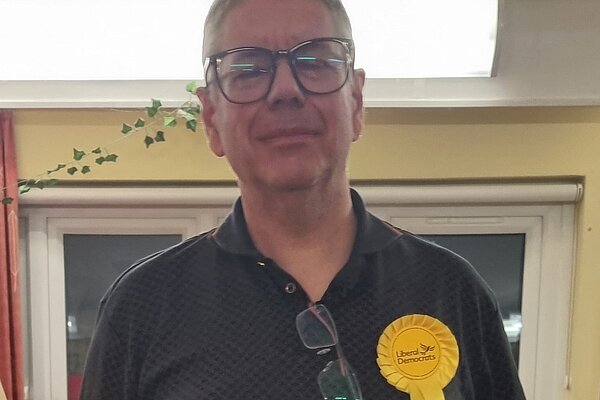 Simon Banks
